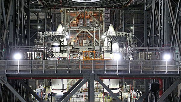 Лунная ракета SLS готова к пилотируемому полету