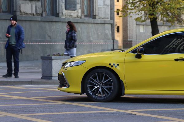 В России предсказывают колоссальный рост цен на такси. К этому может привести один закон