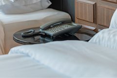 Турист элегантно отомстил шумным соседям по отелю в пять утра