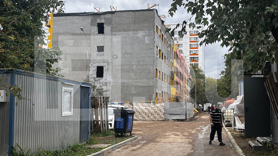 Два человека погибли при ремонте в школе на востоке Москвы