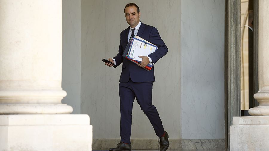 Макрон назначил министра обороны Лекорню новым премьер-министром Франции