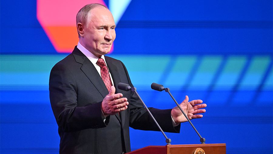 Путин назвал Москву крепким тылом для Российской армии