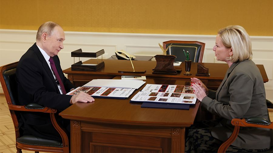 Путин провел рабочую встречу с Любимовой в Петербурге