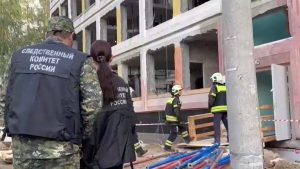 ugolovnoe-delo-vozbudili-po-faktu-gibeli-rabochih-pri-obrushenii-v-shkole-v-moskve-f053511.jpg